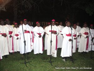 Des évêques congolais membres de la  Cenco le 23/6/2011 au centre Nganda à Kinshasa. Radio Okapi/ Ph. John Bompengo